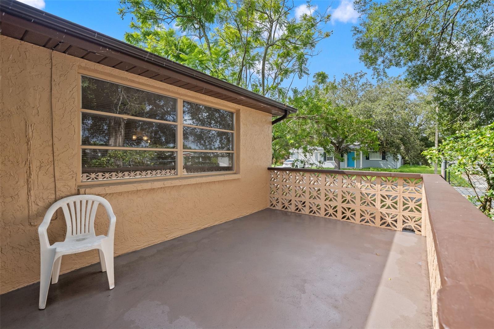 9926 LAKESIDE LN