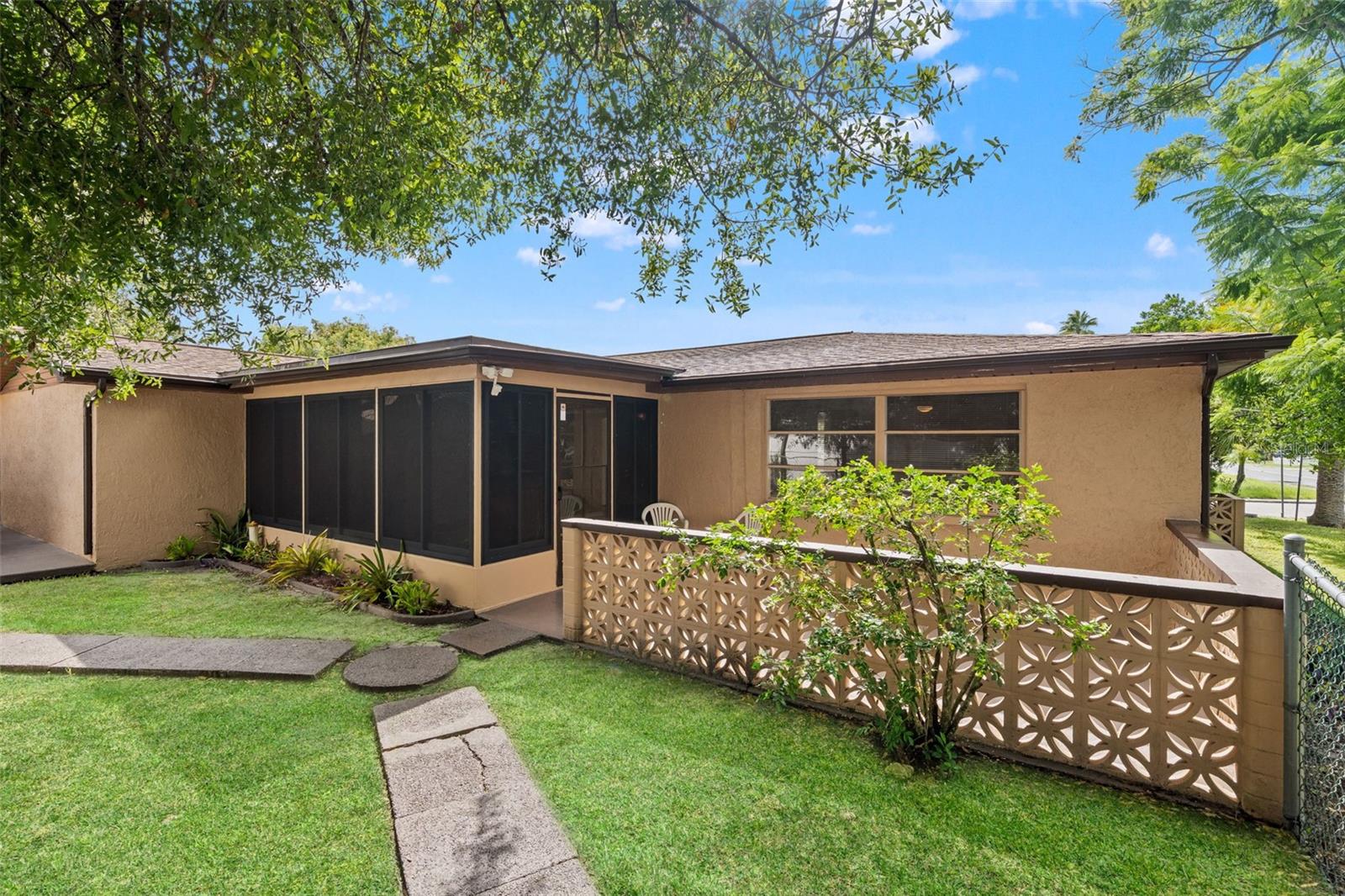 9926 LAKESIDE LN