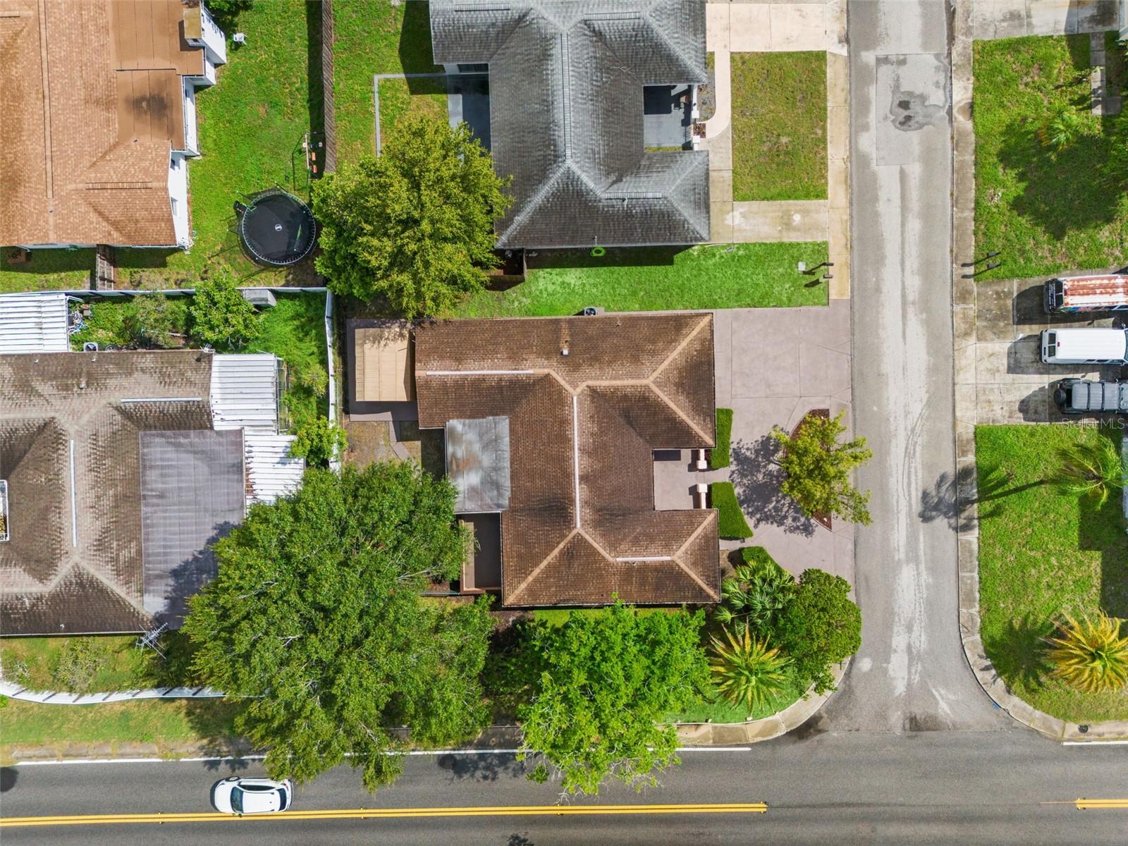 9926 LAKESIDE LN