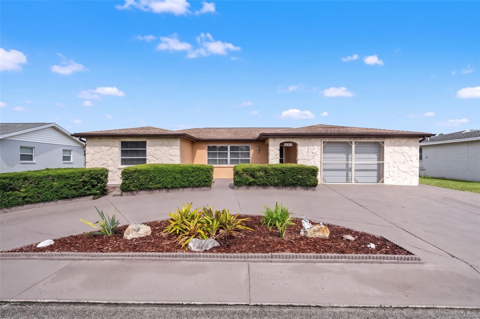 9926 LAKESIDE LN