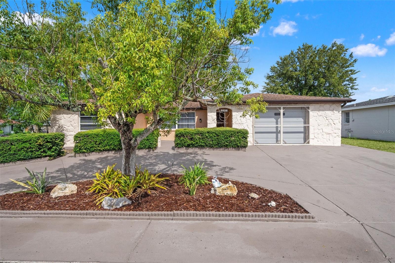 9926 LAKESIDE LN
