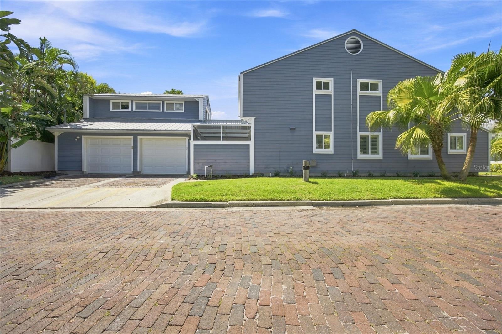 2802 W ESTRELLA ST
