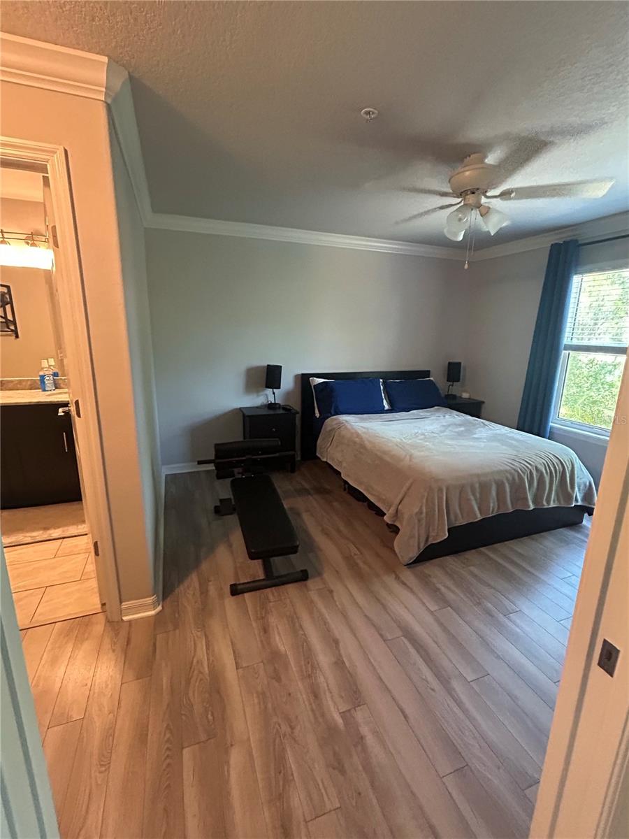 5111 ROYAL PALMS WAY #202