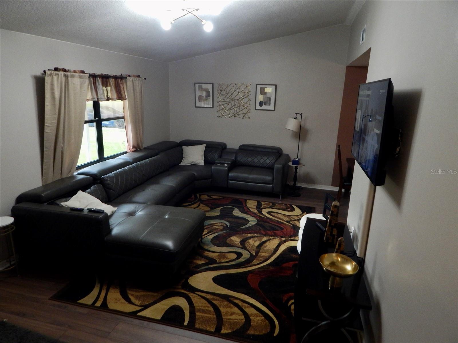 7353 APPLEGATE DR