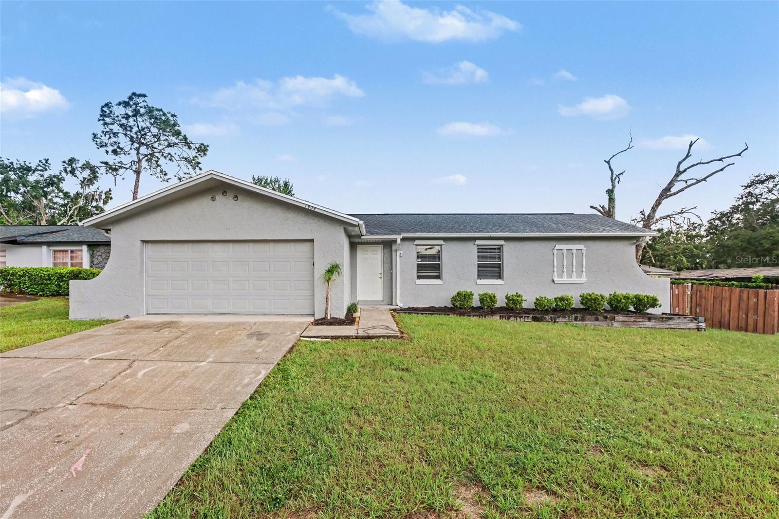 1909 Shannonwood Ct, Brandon