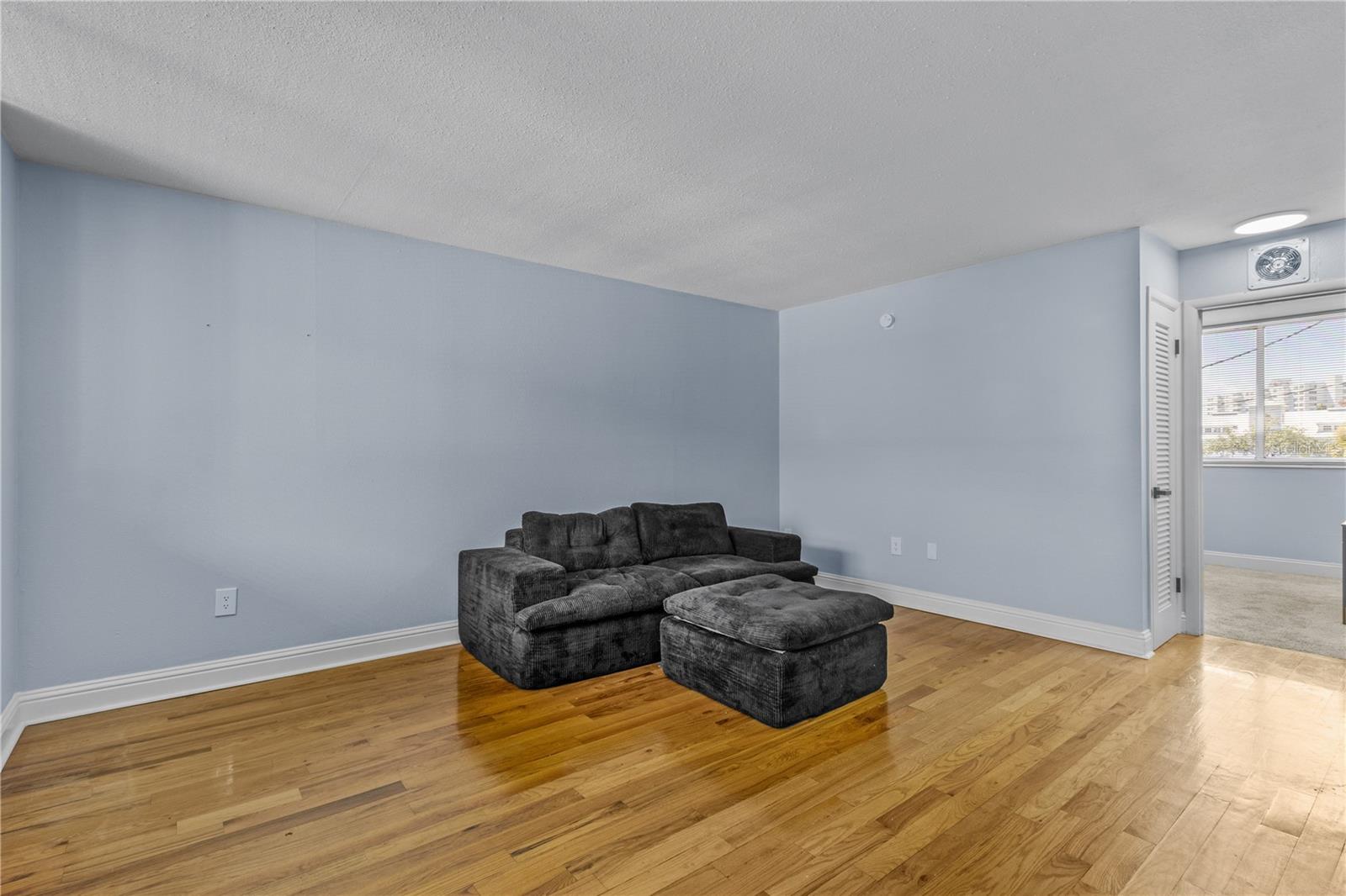 1301 S HOWARD AVE #B18