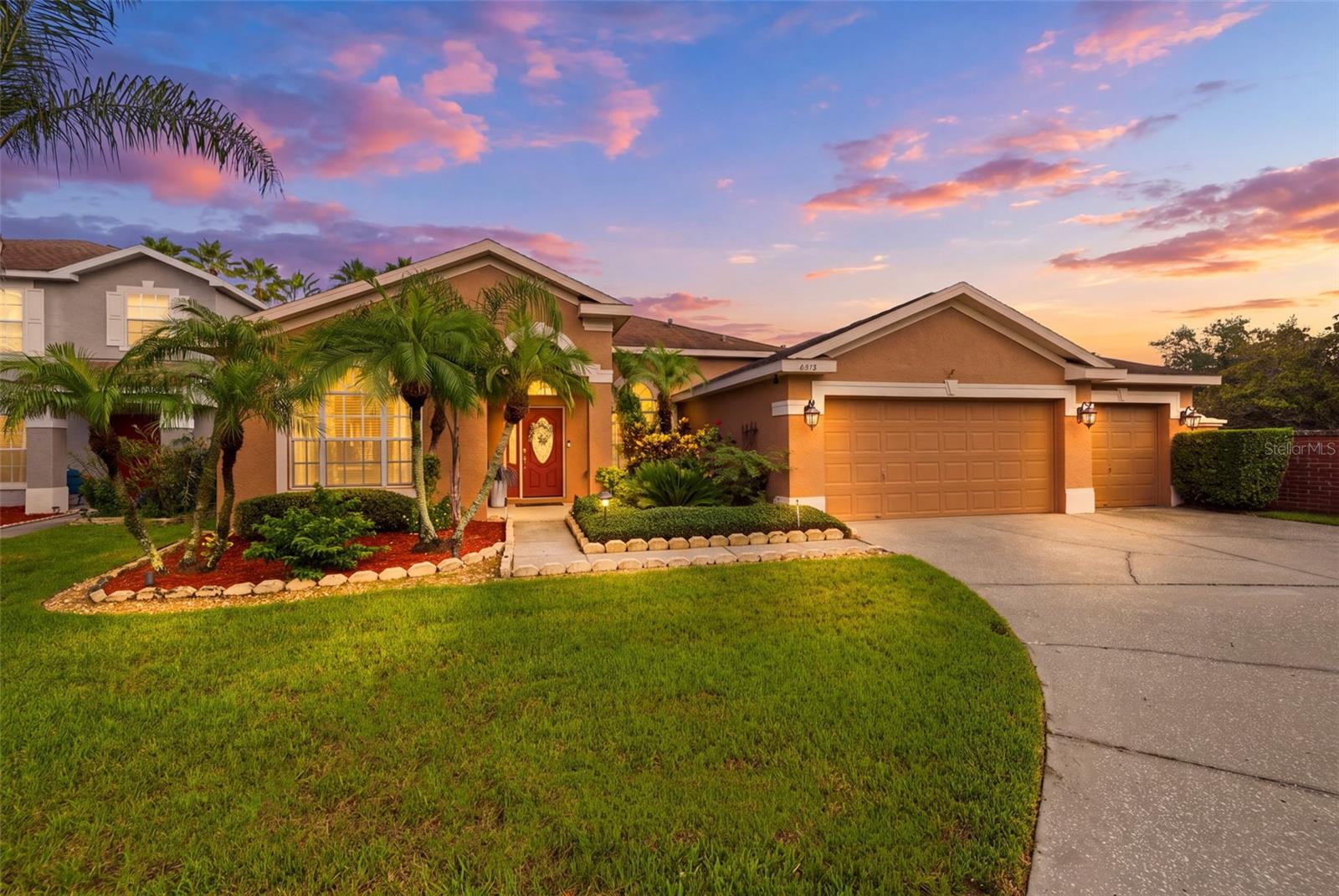 8518 Parrots Landing Dr, Tampa