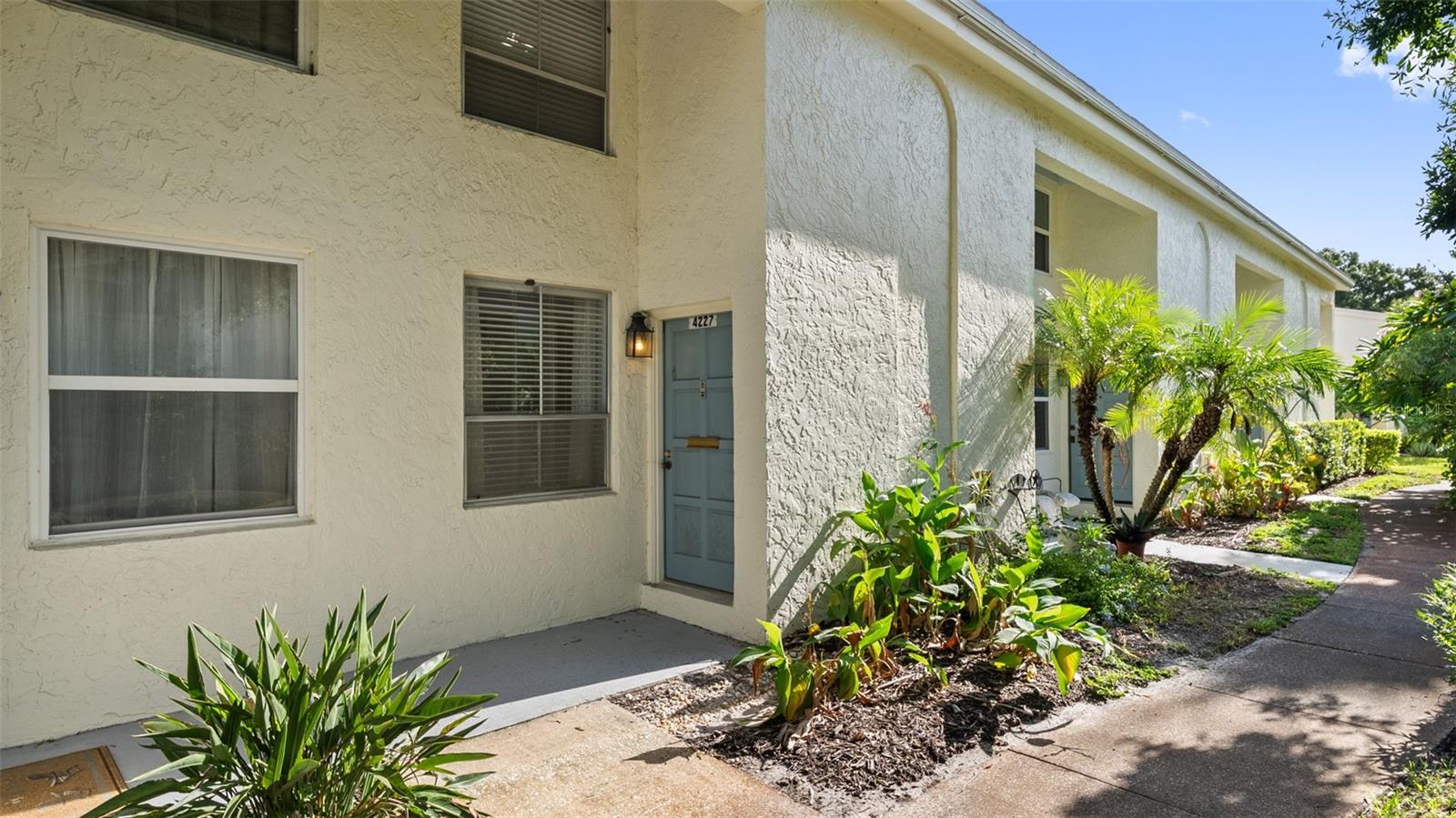 4227 LA PALMA CT