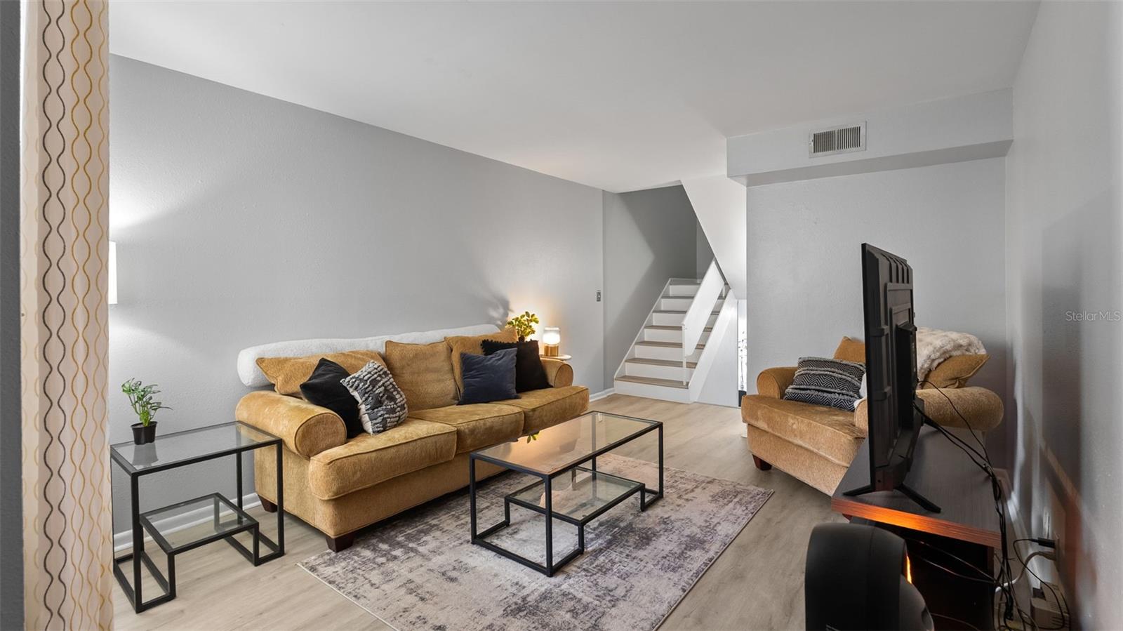 4227 LA PALMA CT