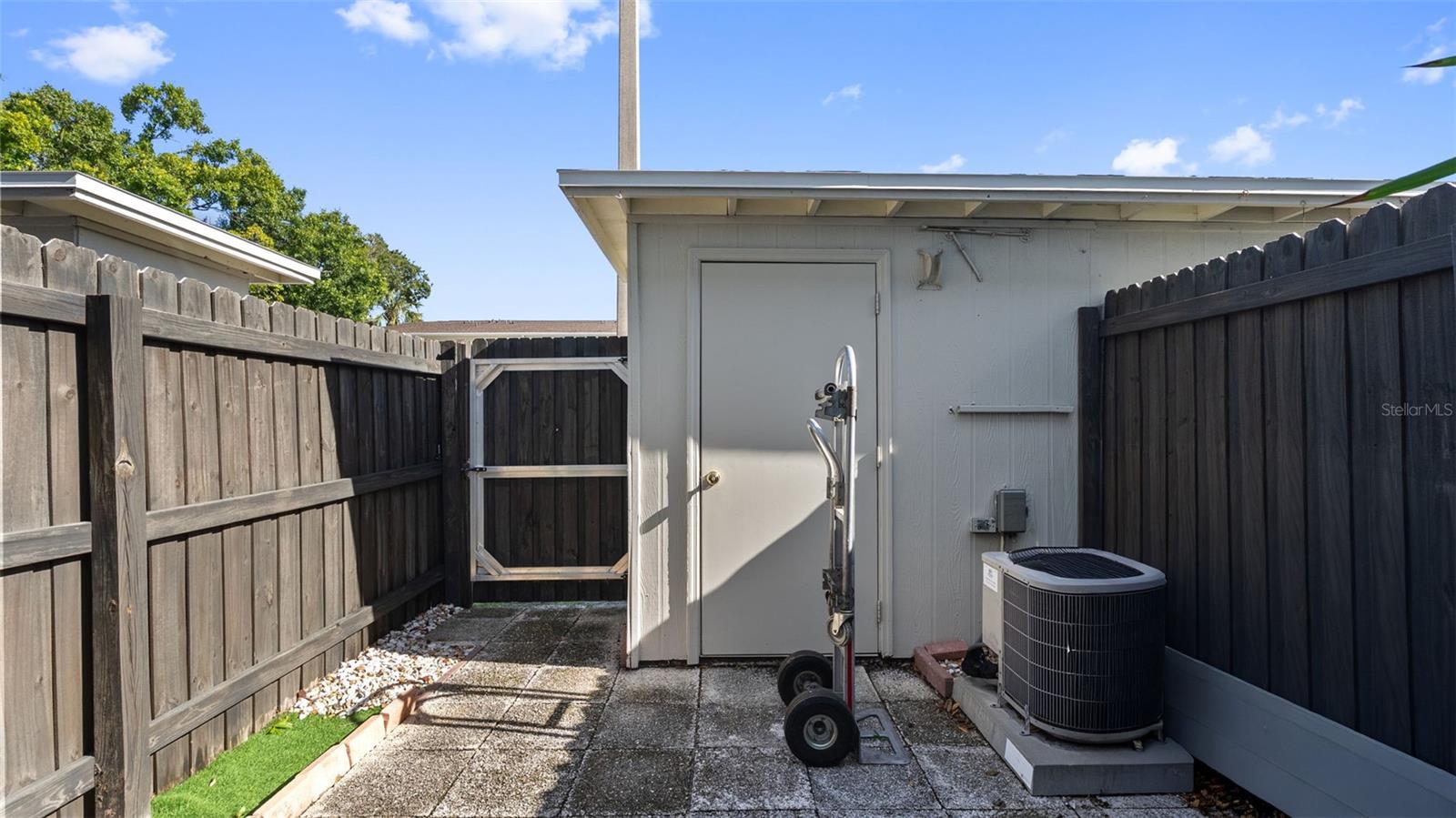 4227 LA PALMA CT