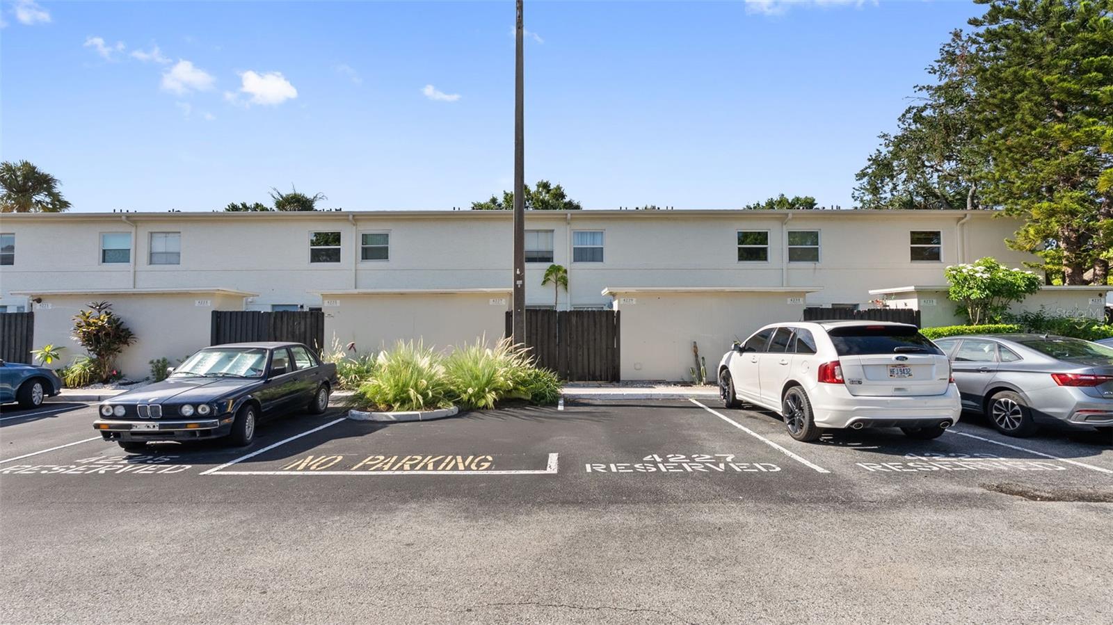 4227 LA PALMA CT