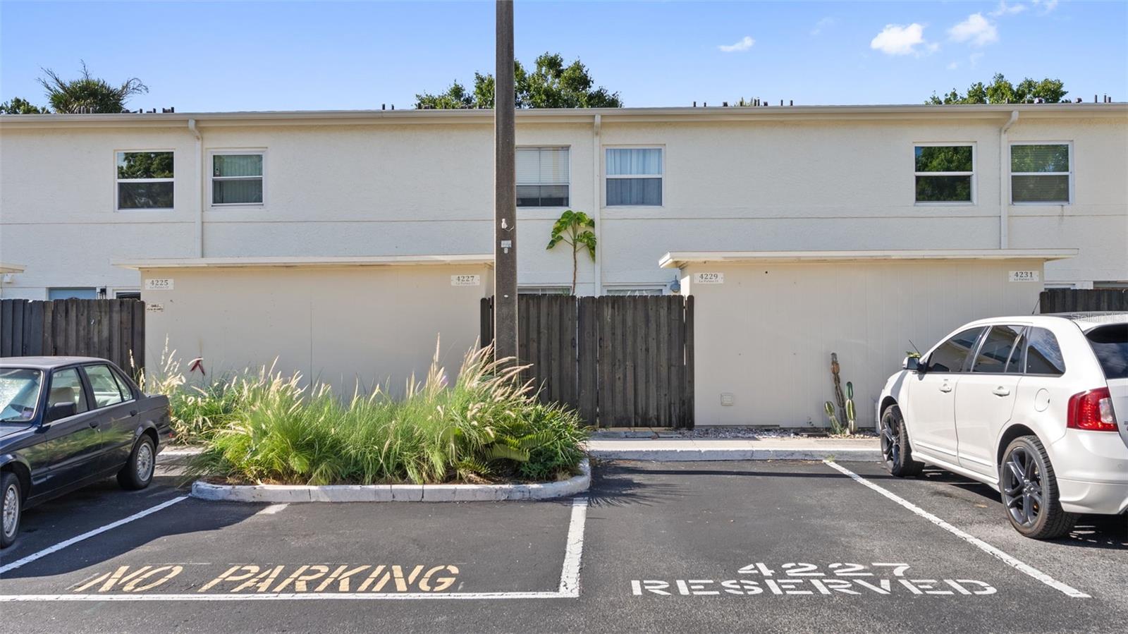 4227 LA PALMA CT