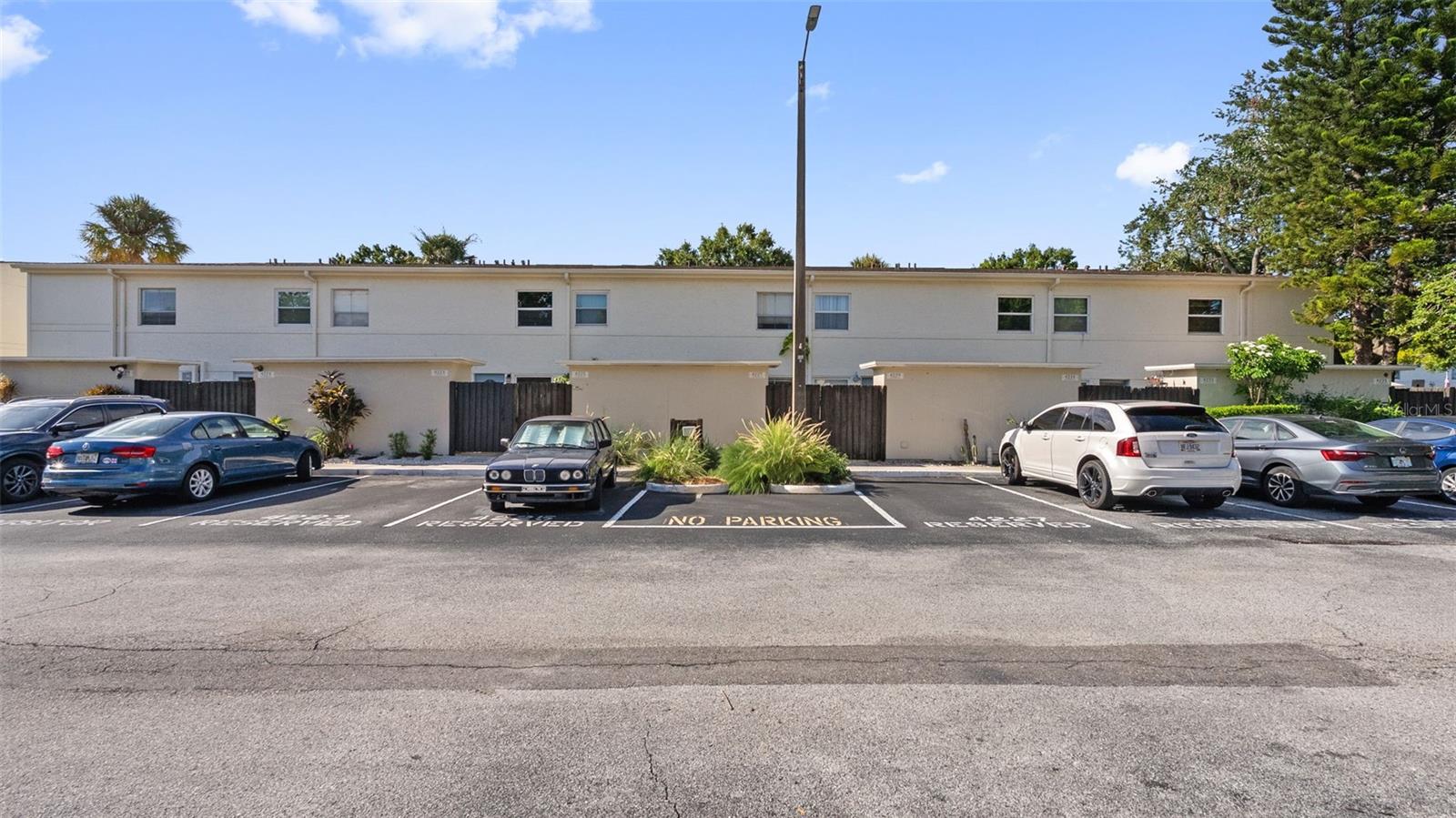 4227 LA PALMA CT