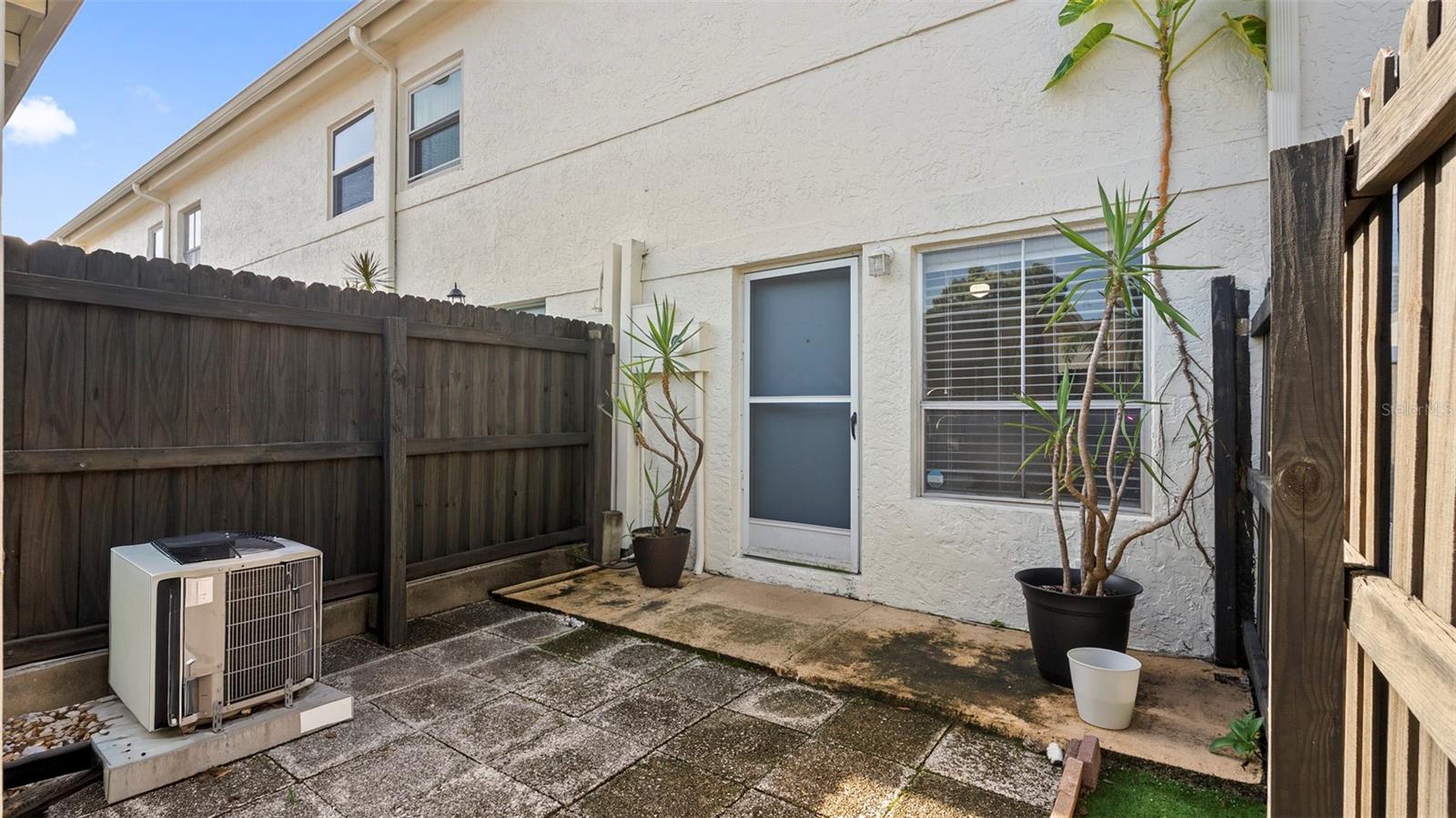 4227 LA PALMA CT