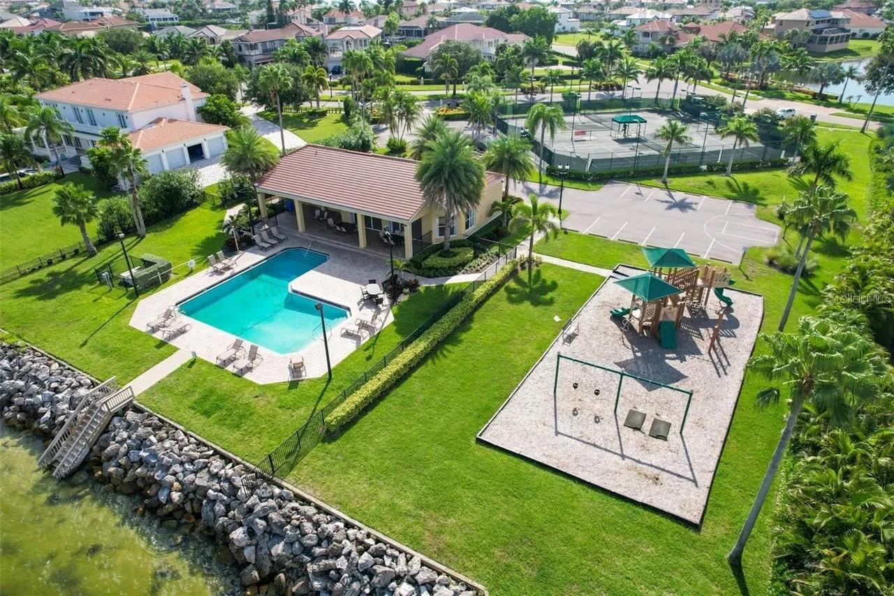 6424 RUBIA CIR