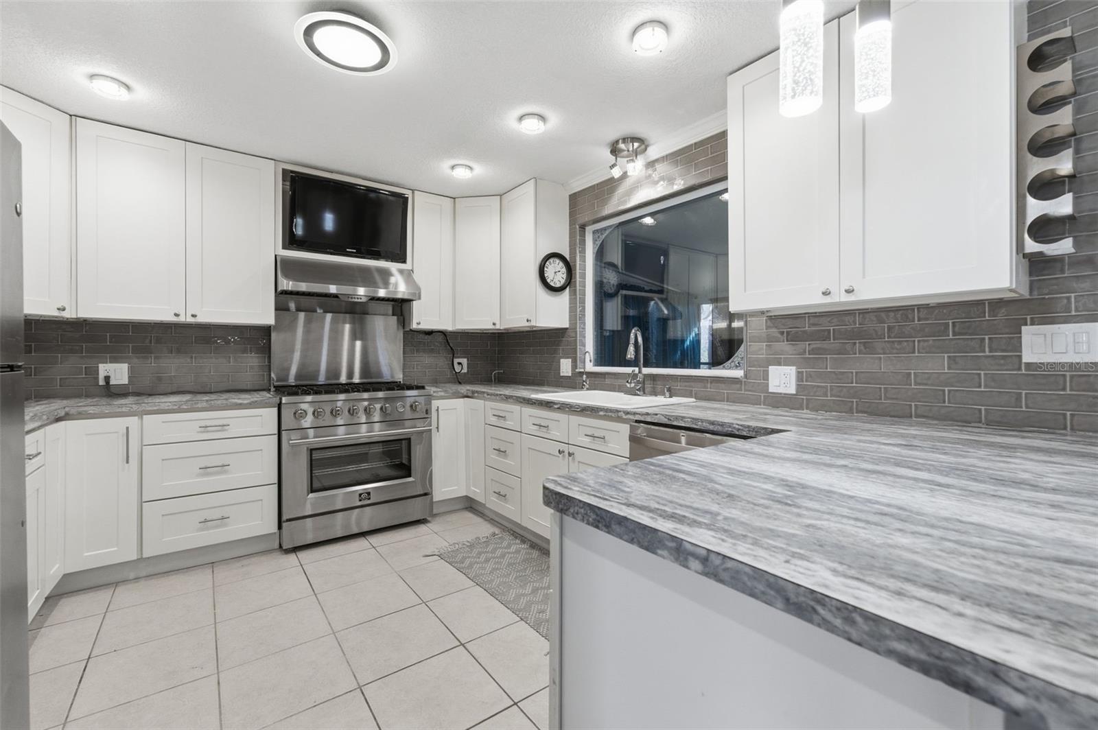 6424 BOATYARD DR
