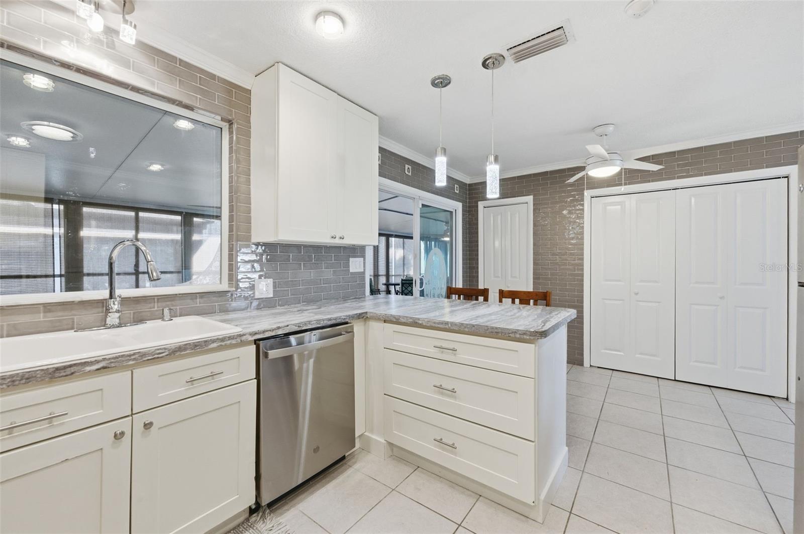 6424 BOATYARD DR