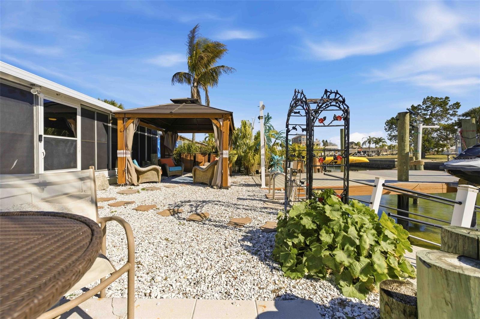 6424 BOATYARD DR