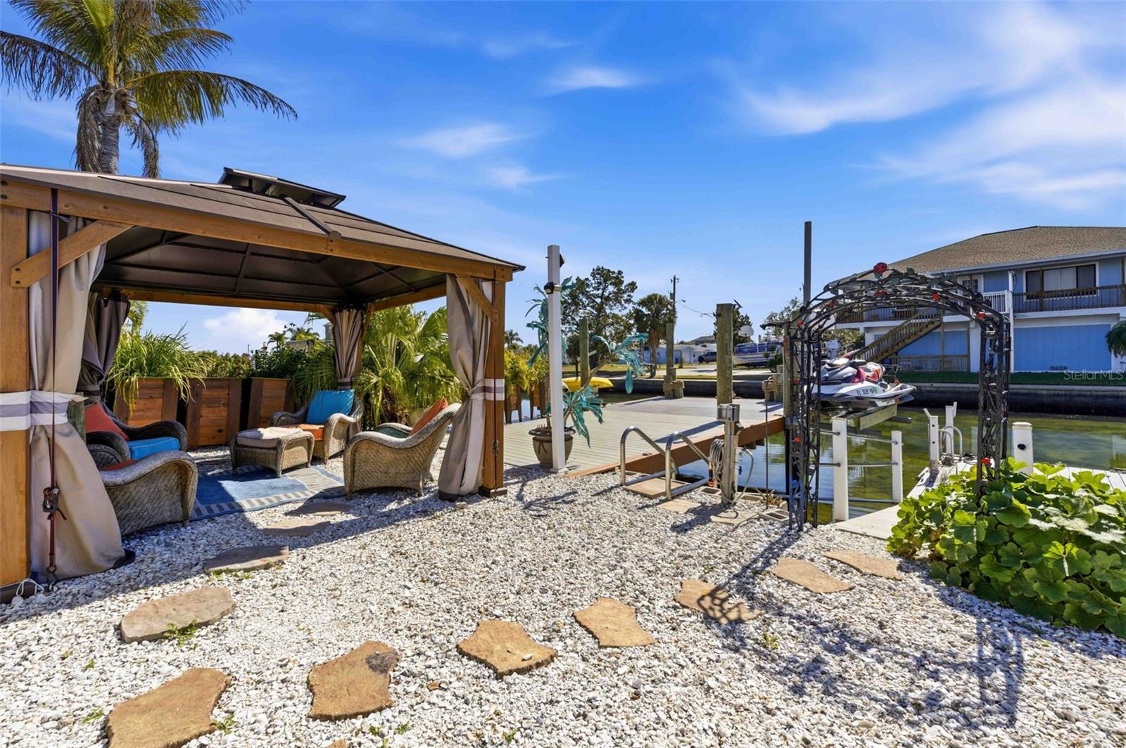 6424 BOATYARD DR