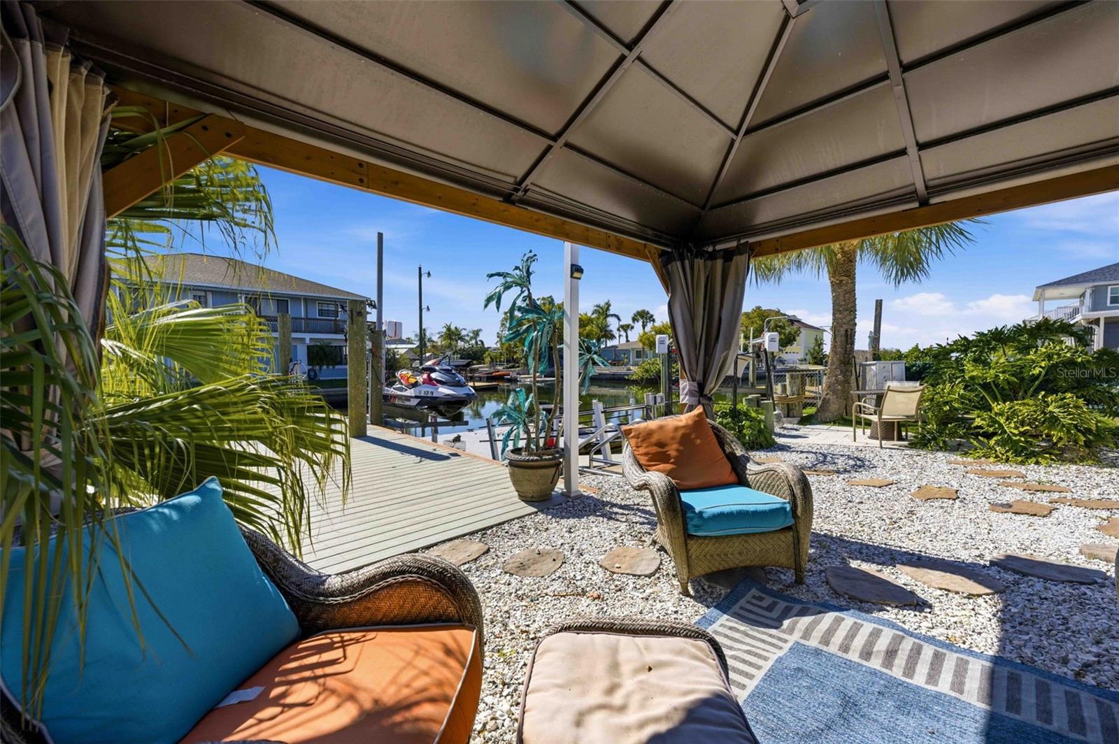 6424 BOATYARD DR