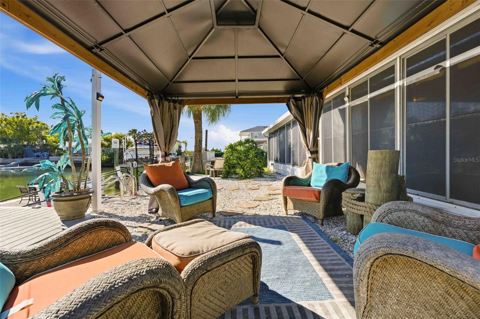 6424 BOATYARD DR