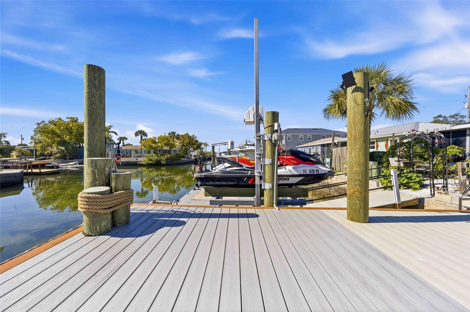 6424 BOATYARD DR