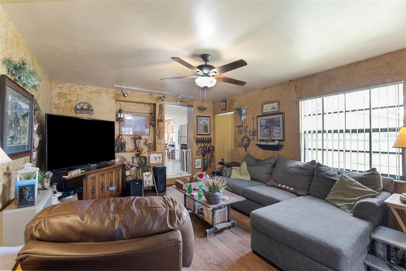 8709 EL PORTAL DR