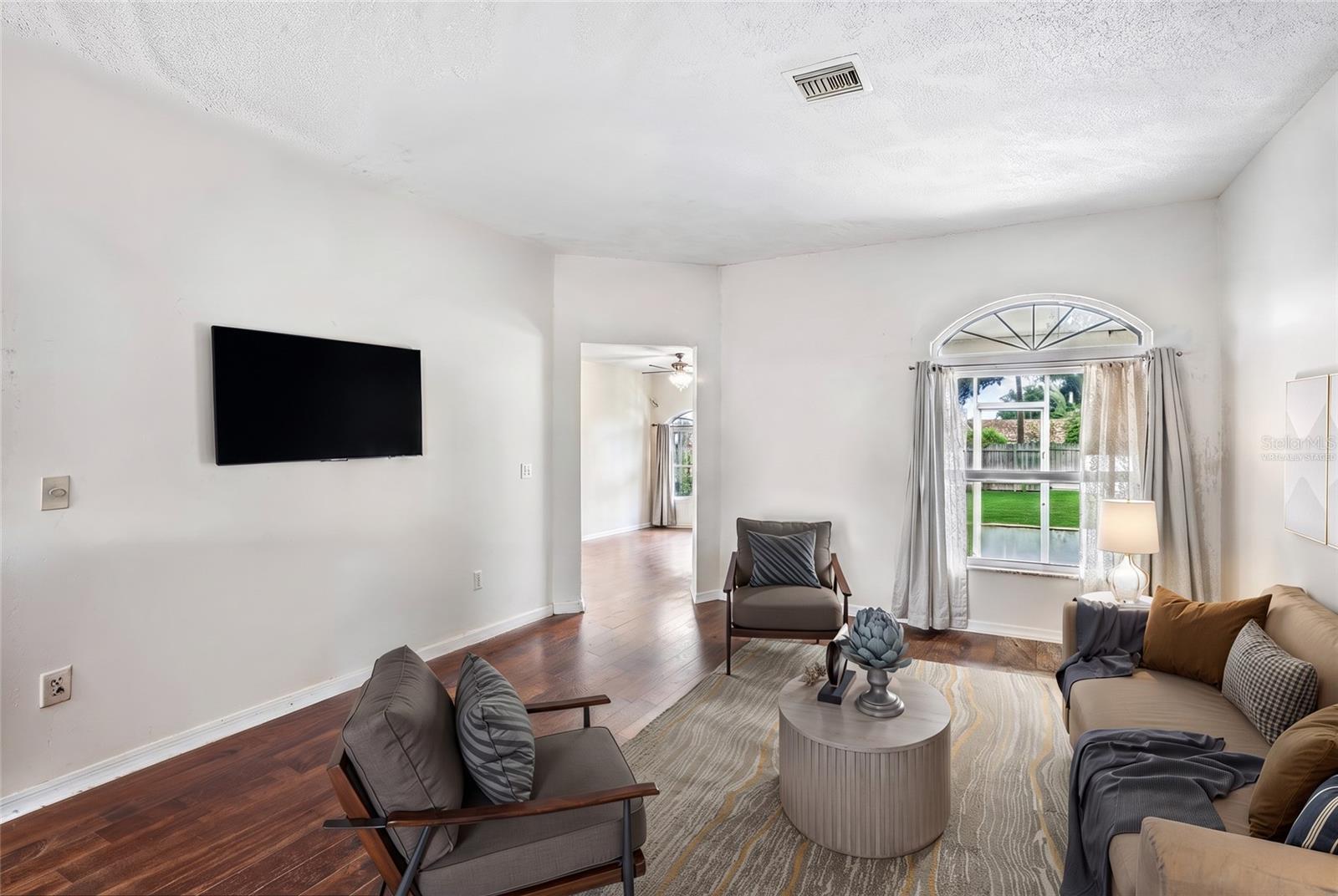 1605 SAND HOLLOW LN