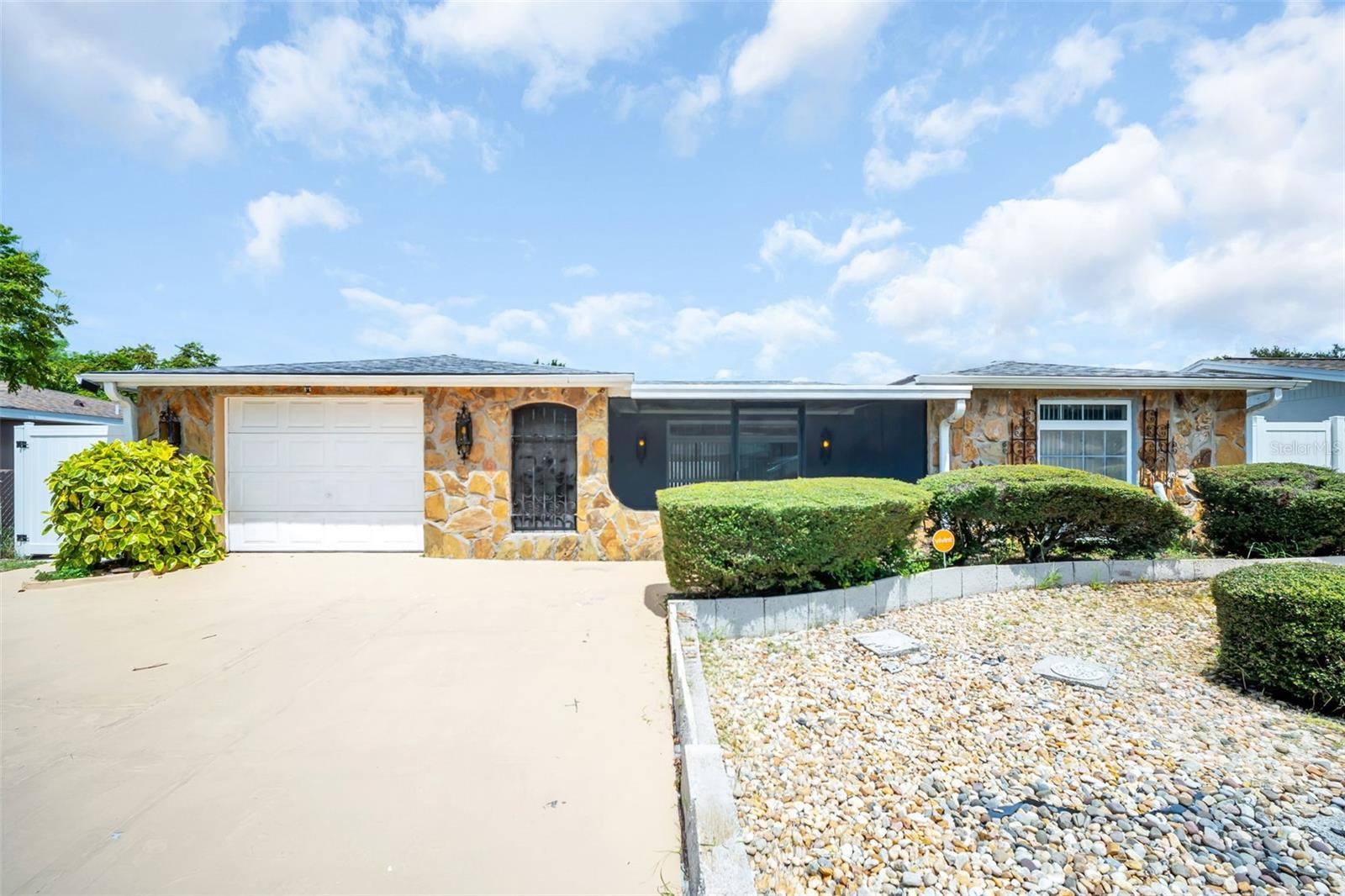 7825 BLOOMFIELD DR