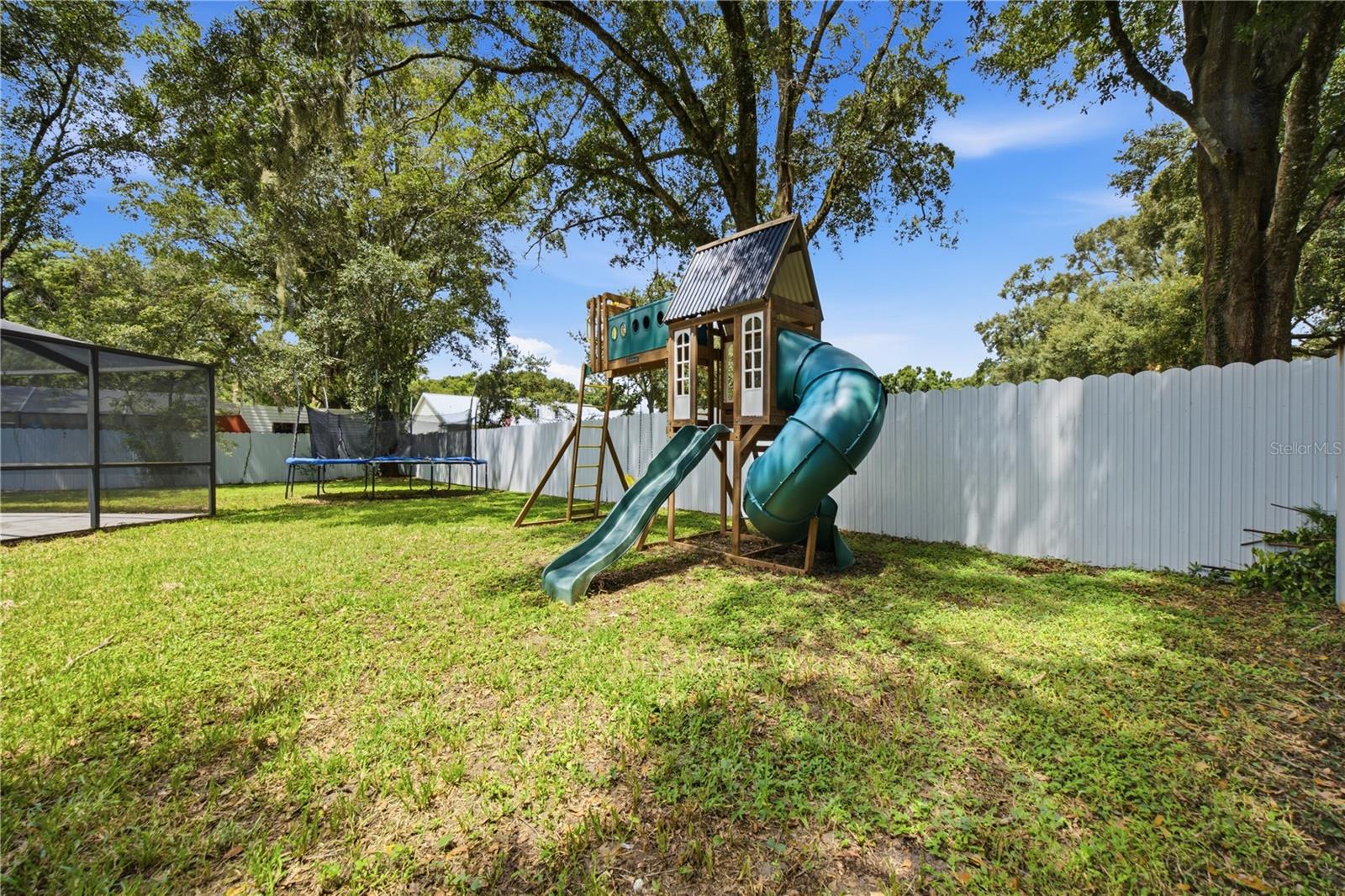 2005 RUSSELL DR