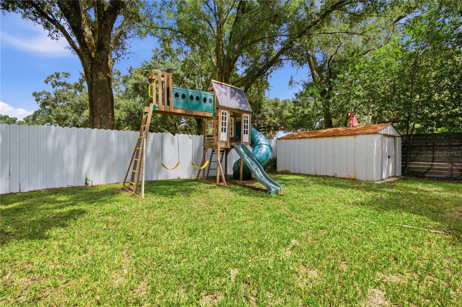 2005 RUSSELL DR