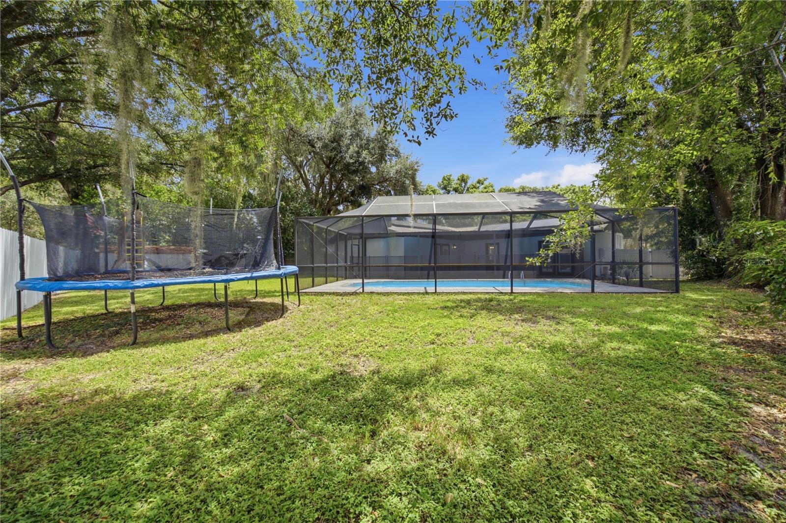 2005 RUSSELL DR
