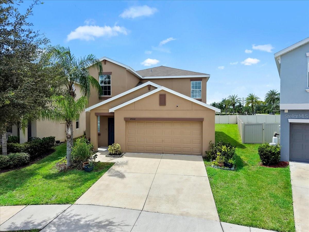 4924 REFLECTING POND CIR