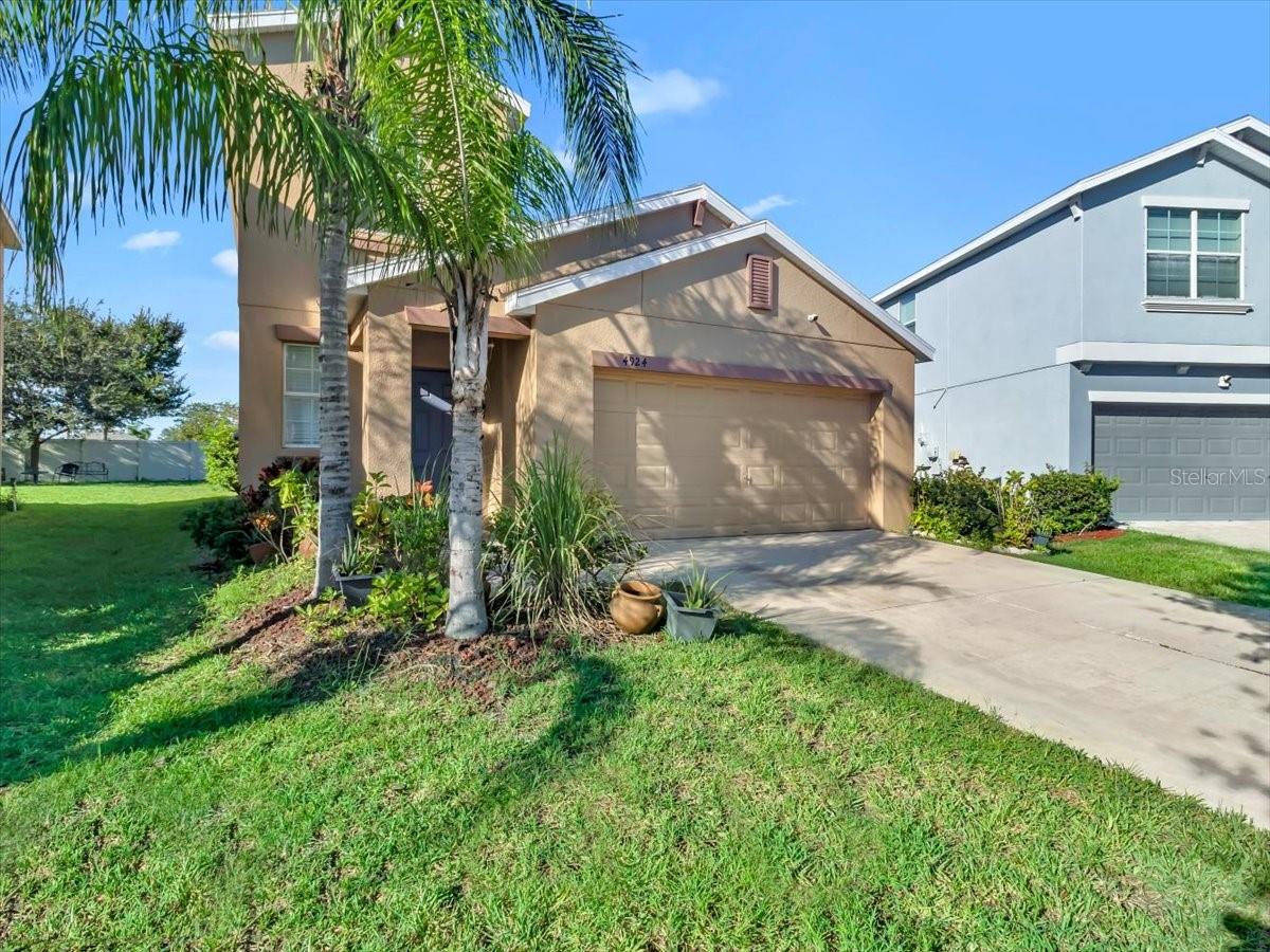 4924 REFLECTING POND CIR