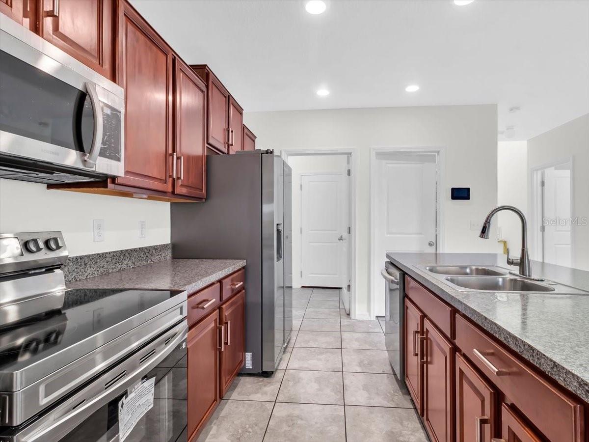 4924 REFLECTING POND CIR