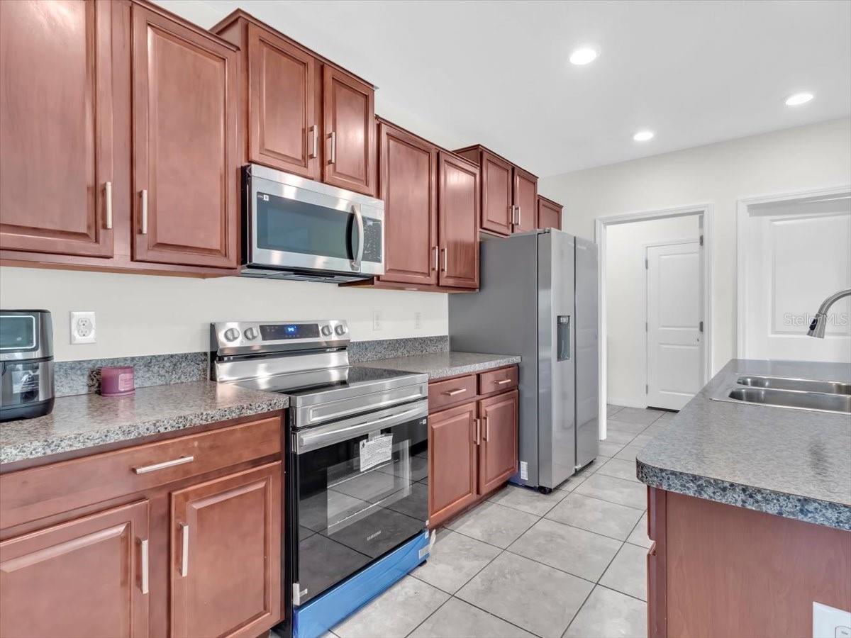 4924 REFLECTING POND CIR