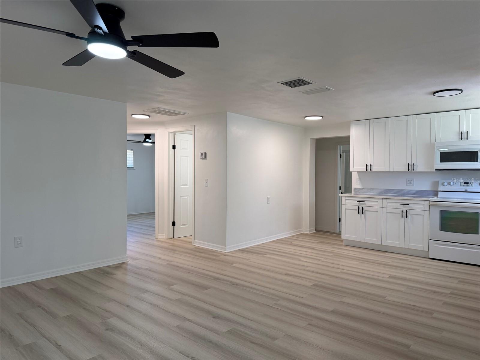 4533 GRAND CENTRAL AVE