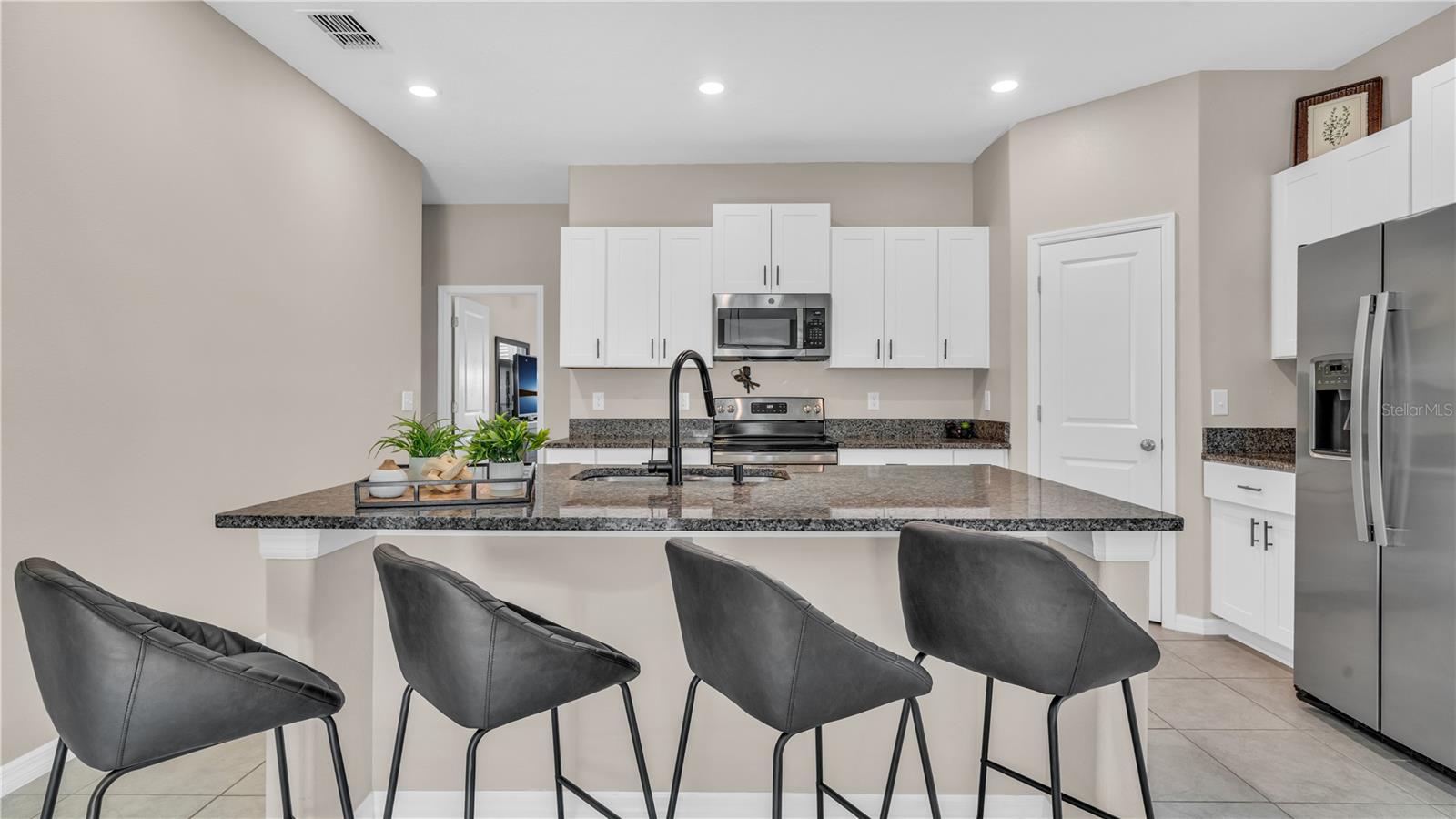 1841 CRINKLE LEAF CT