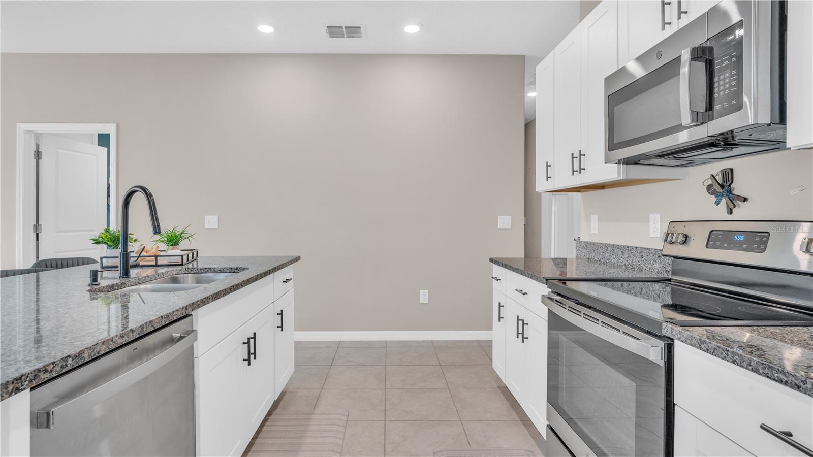1841 CRINKLE LEAF CT