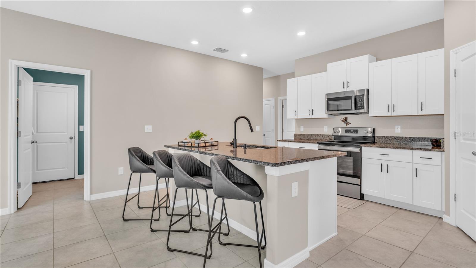 1841 CRINKLE LEAF CT