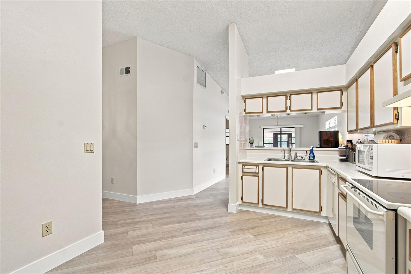 11712 SPRING TREE LN