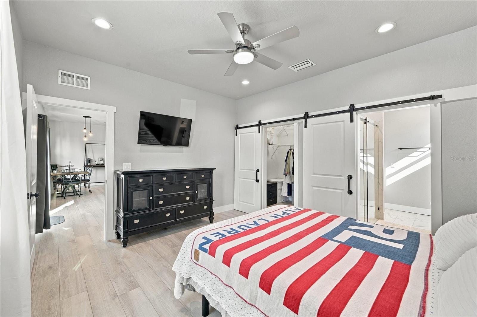 3219 E EMMA ST