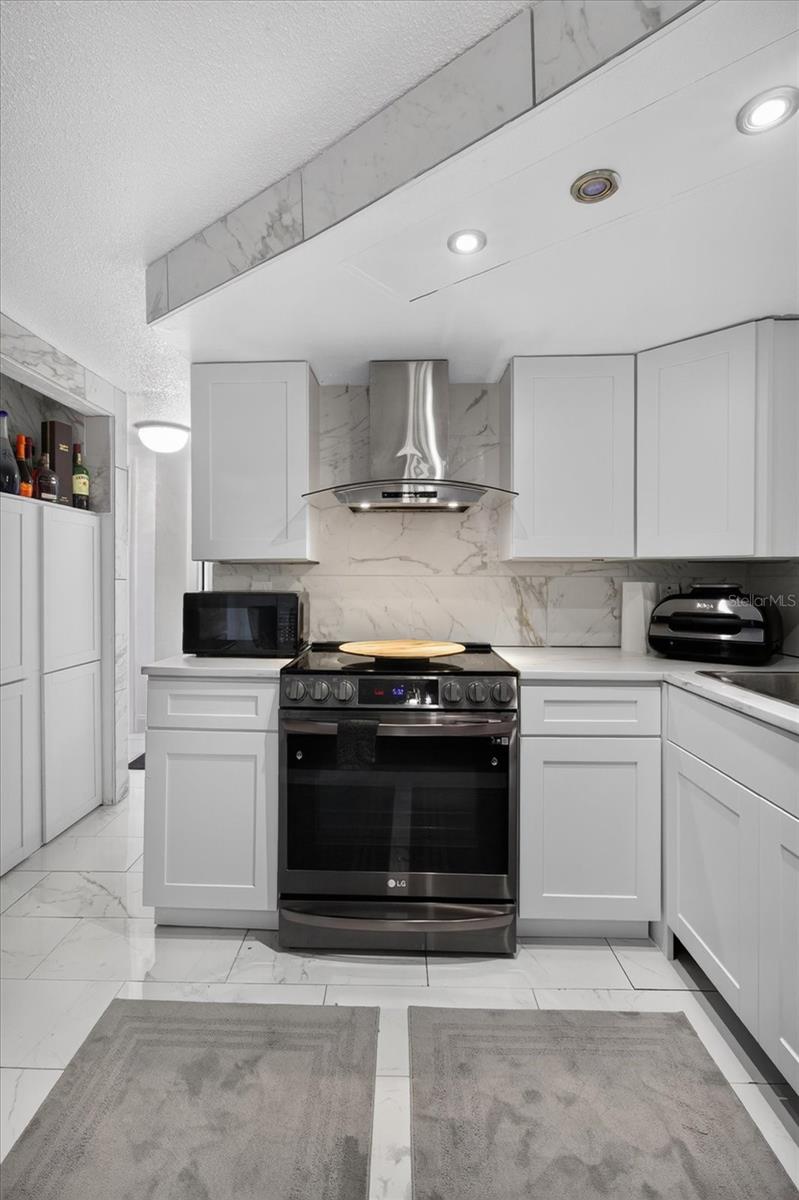 9440 RAINBOW LN