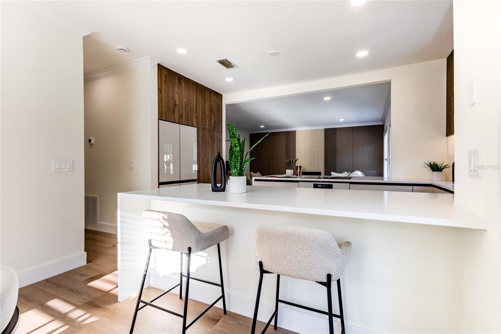 2802 W MORRISON AVE