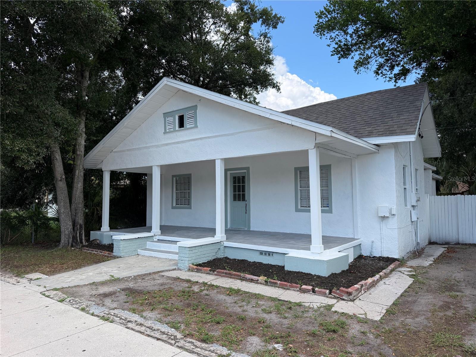 2604 E LAKE AVE