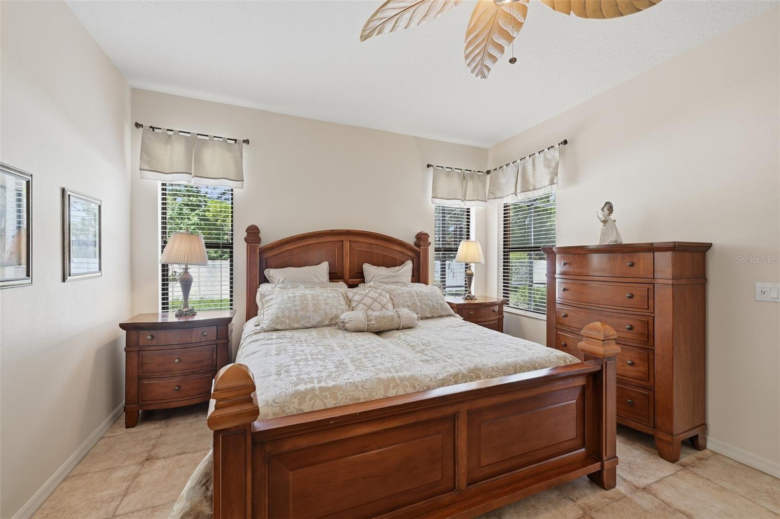 229 SILVER FALLS DR