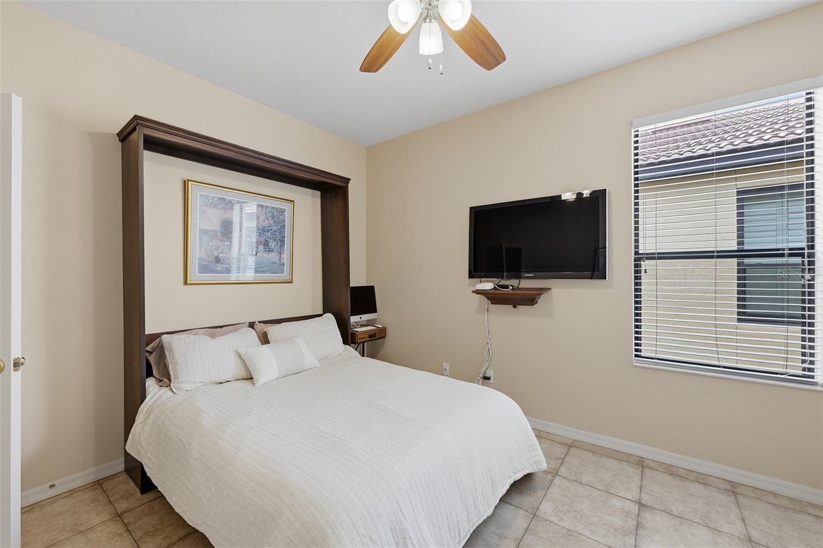 229 SILVER FALLS DR
