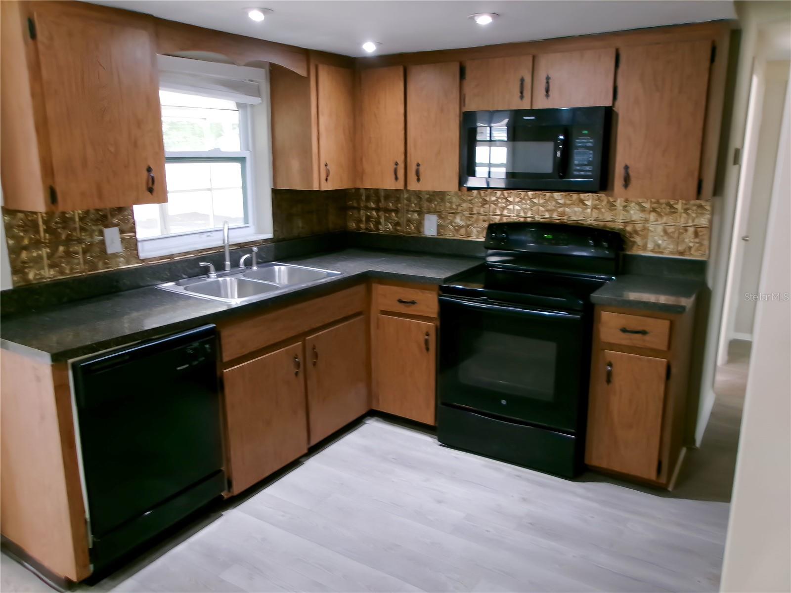1421 NORMANDY BLVD