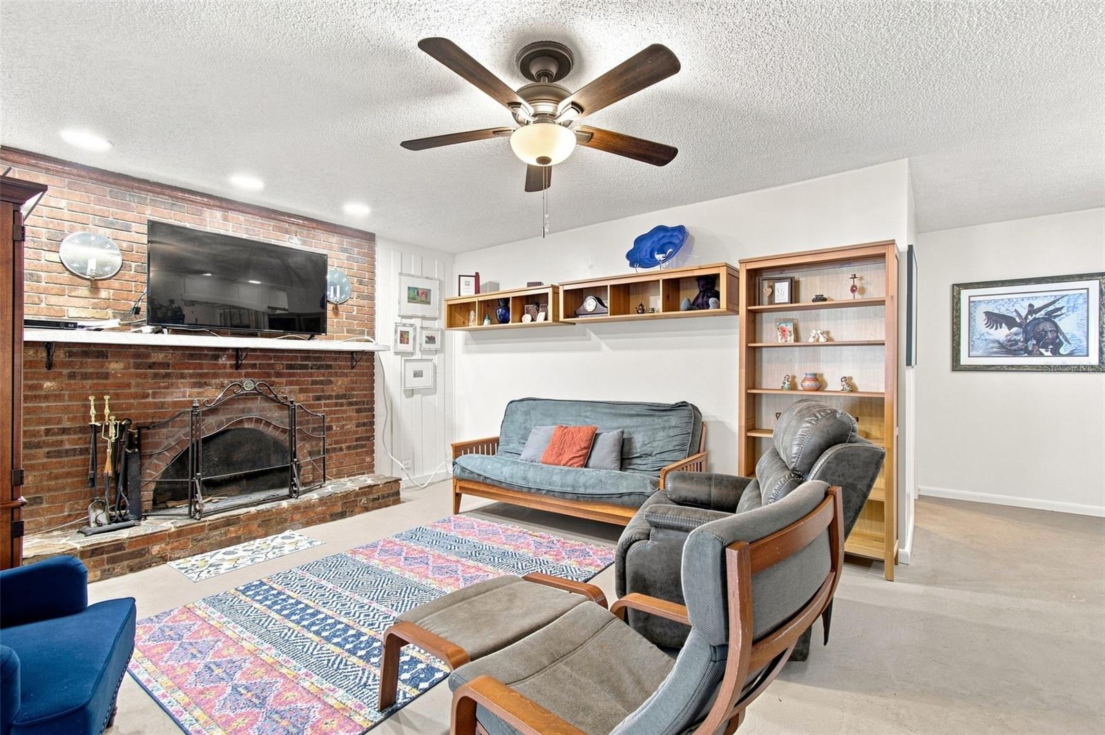 2609 AUBURN AVE W