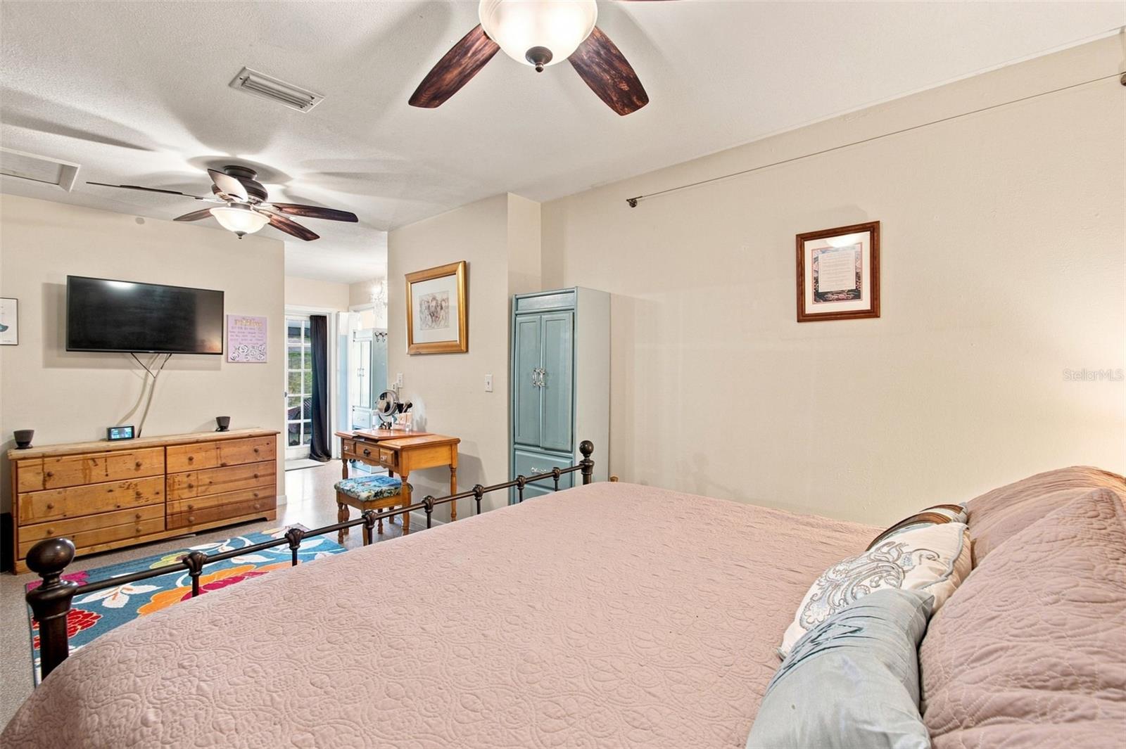 2609 AUBURN AVE W